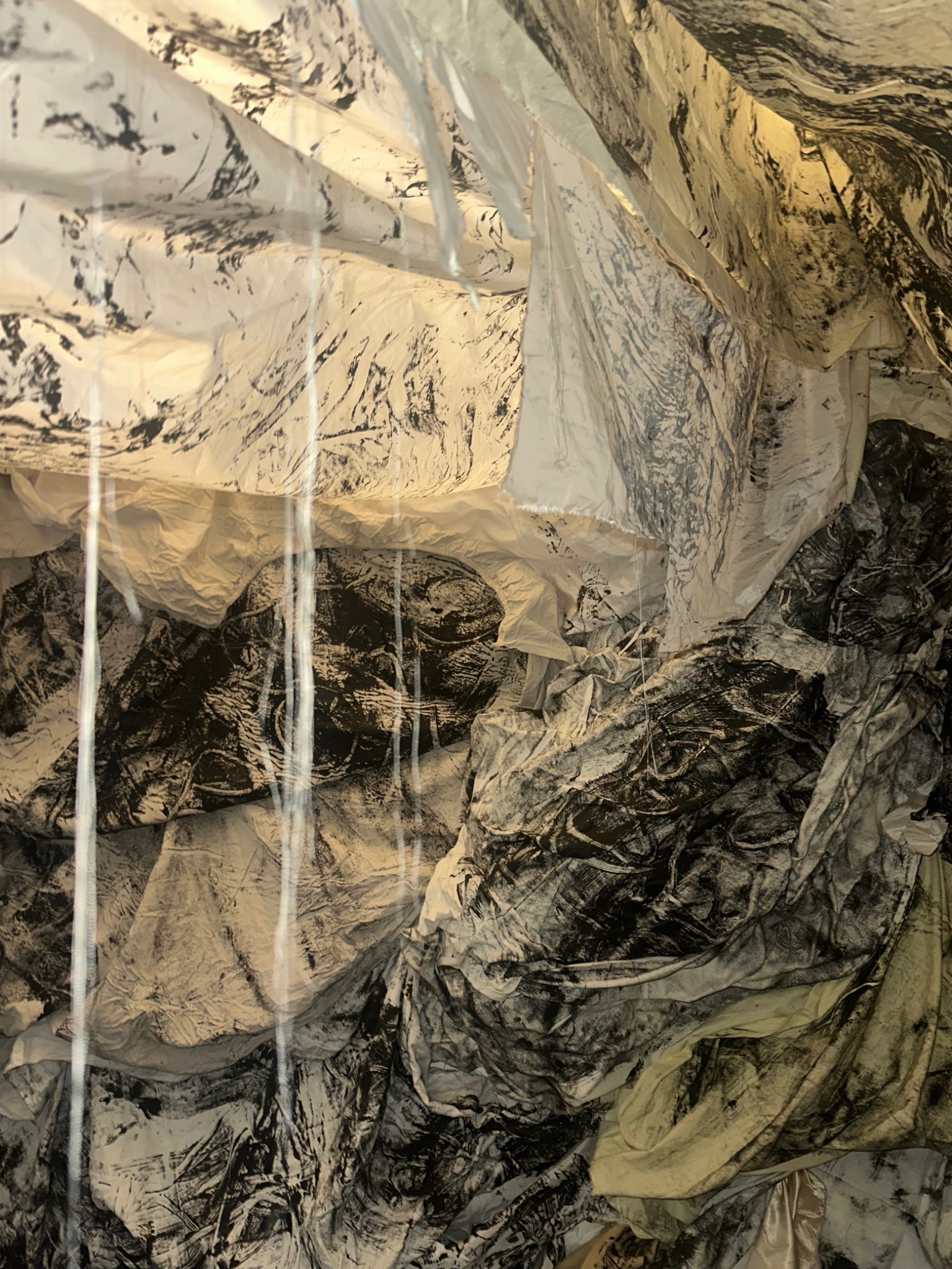 Détail de l’installation textile, dernière photographie